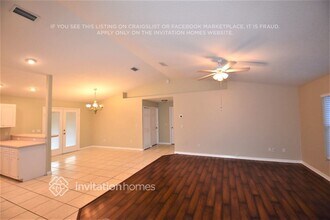 3104 Pine Tree Dr in Edgewater, FL - Foto de edificio - Building Photo