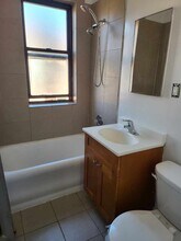 6851 S Crandon Ave in Chicago, IL - Building Photo - Building Photo