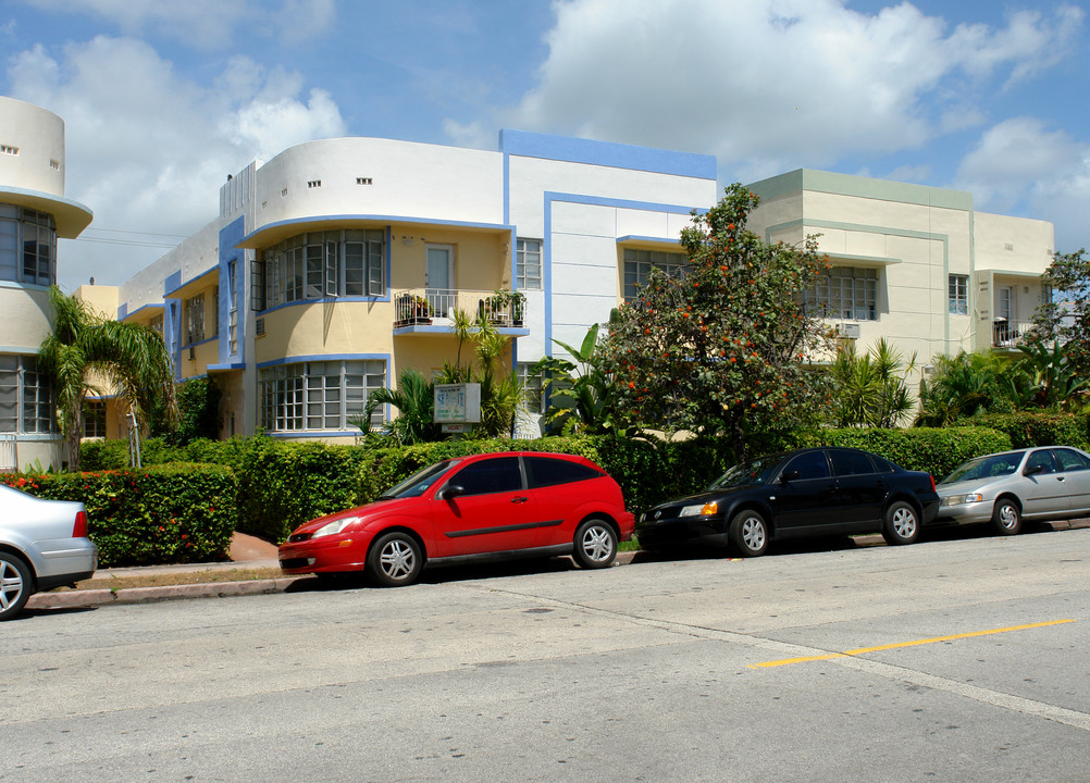 Sea Gate Apartments in Miami Beach, FL - Building Photo