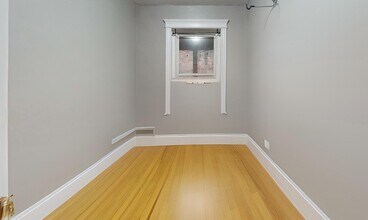 31 Westbourne Ter, Unit 4 in Brookline, MA - Foto de edificio - Building Photo