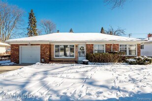 32348 Linderman Ave in Warren, MI - Building Photo