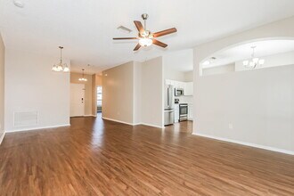 327 Sand Ridge Dr in Valrico, FL - Building Photo - Building Photo