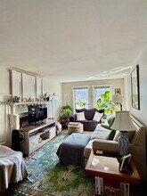 43 Pleasant St in Woodstock, VT - Building Photo - Building Photo