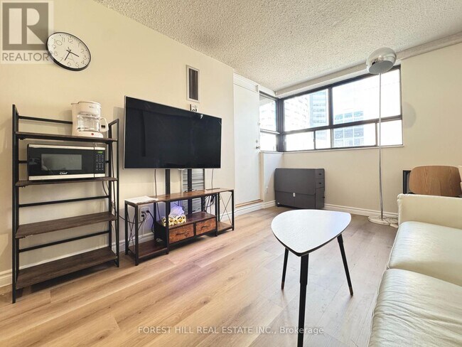 80-680 St Patrick St in Toronto, ON - Building Photo - Building Photo