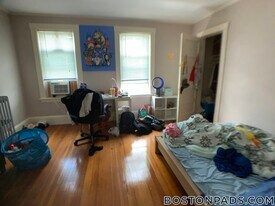 24 Greenleaf Ave in Medford, MA - Building Photo