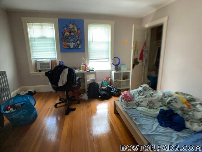 24 Greenleaf Ave