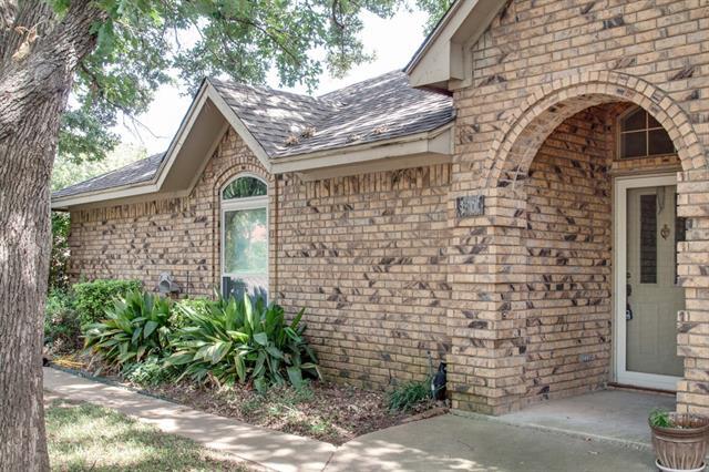 1801 W Wall St in Grapevine, TX - Building Photo