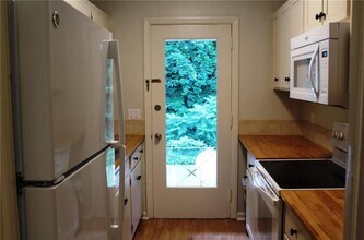 438 Carriage Dr NE in Atlanta, GA - Building Photo - Building Photo