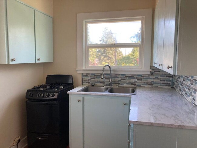 7630 SE Woodstock Blvd in Portland, OR - Building Photo - Building Photo