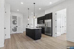 LIV 487 in Saddle Brook, NJ - Building Photo