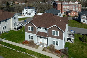 Eagle Nest in Clinton, MA - Foto de edificio - Building Photo