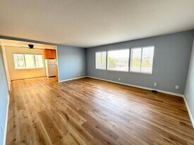 210 Athol Ave in Oakland, CA - Building Photo