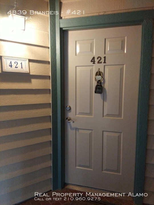 4839 Brandeis St-Unit -#421 in San Antonio, TX - Building Photo