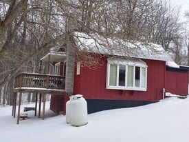 5260 Steltz Rd in New Freedom, PA - Building Photo