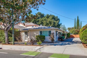 802 Calderon Ave in Mountain View, CA - Building Photo - Building Photo