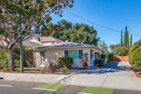 802 Calderon Ave in Mountain View, CA - Foto de edificio - Building Photo