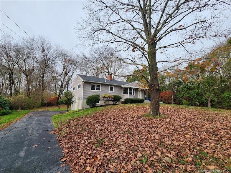 24 Savi Ave in Waterford, CT - Foto de edificio