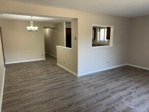 2238 Abbeywood Dr, Unit D in Lisle, IL - Building Photo - Building Photo