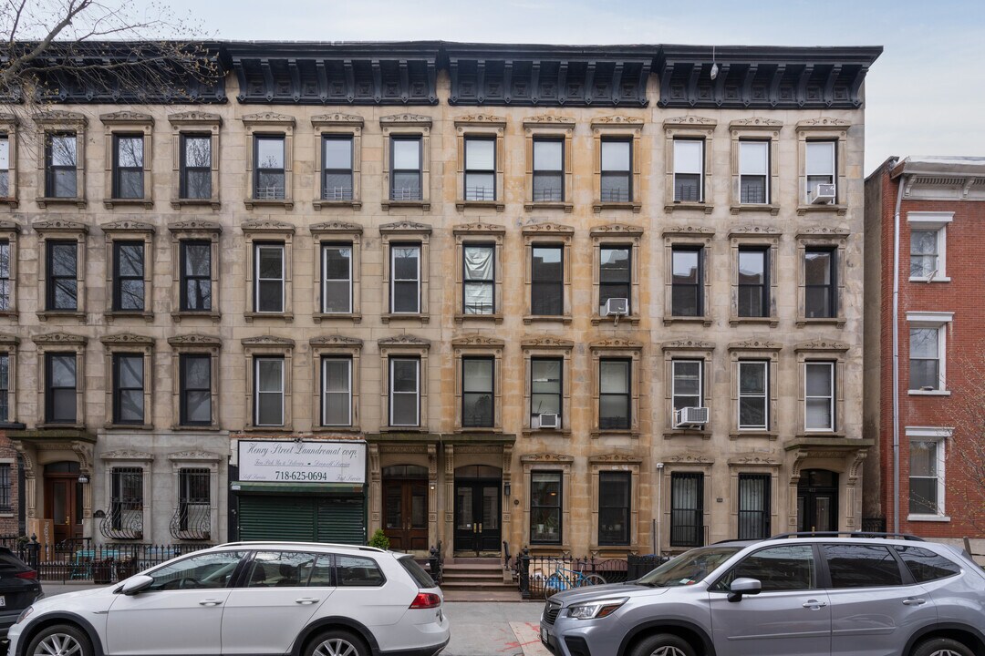414 Henry St in Brooklyn, NY - Building Photo