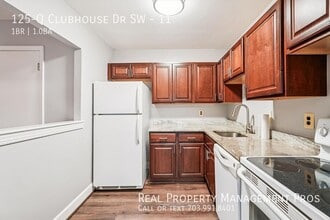 125 Clubhouse Dr SW in Leesburg, VA - Building Photo - Building Photo