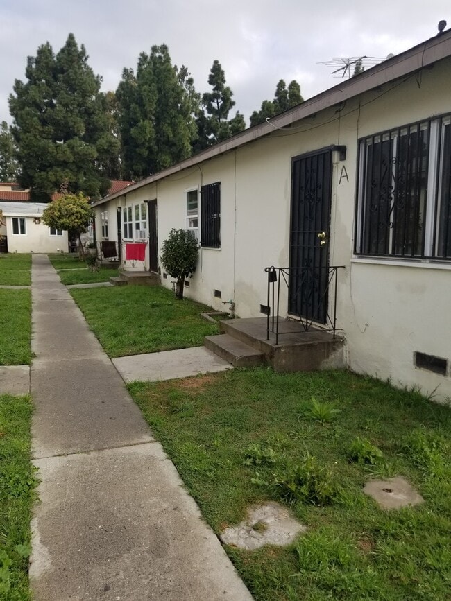 property at 207 W Indigo St