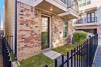 1270 N Post Oak Rd in Houston, TX - Building Photo - Building Photo