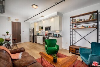 710 N El Centro Ave in Los Angeles, CA - Building Photo - Building Photo