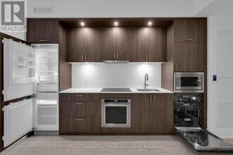 259 The Kingsway in Toronto, ON - Building Photo - Building Photo
