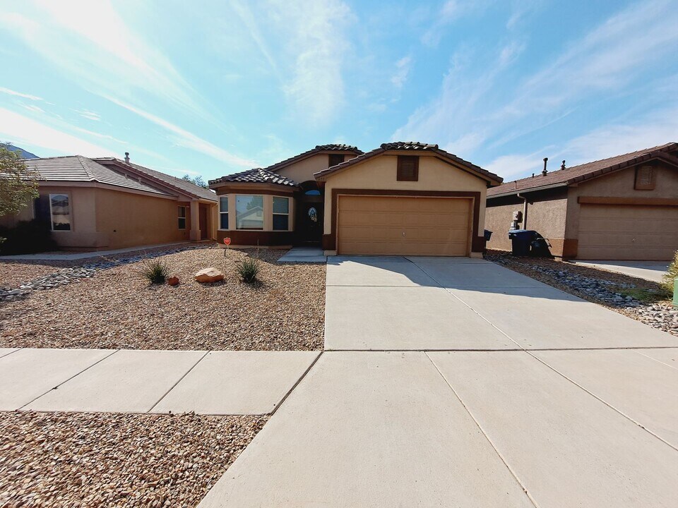 691 Purple Aster Ave SW in Los Lunas, NM - Building Photo