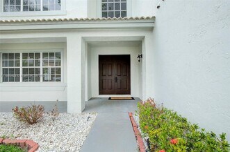 1127 SW 104th Way in Pembroke Pines, FL - Foto de edificio - Building Photo