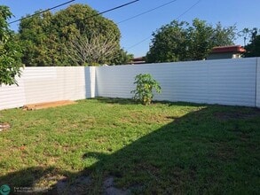 5001 NW 190th St in Miami Gardens, FL - Foto de edificio - Building Photo