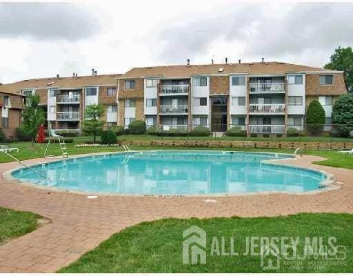 802 Edison Glen Terrace in Edison, NJ - Building Photo