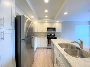 363-B N Melrose Dr in Vista, CA - Building Photo - Building Photo