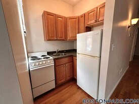67 S Huntington Ave, Unit 1 in Boston, MA - Building Photo