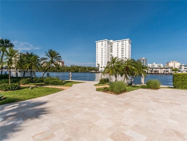 888 Intracoastal Dr in Fort Lauderdale, FL - Foto de edificio - Building Photo