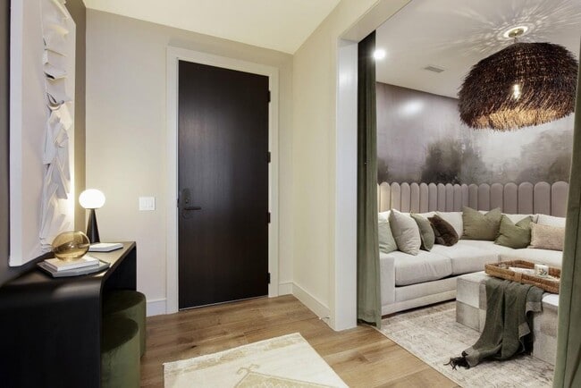 2425 Peachtree Rd in Atlanta, GA - Building Photo - Building Photo