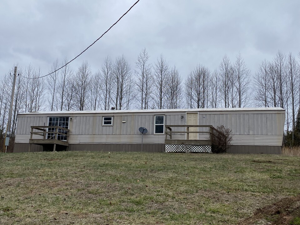 7033 J D Randolph Rd in Baxter, TN - Building Photo