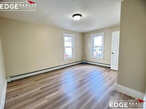 61 Clinton St, Unit 1 in Everett, MA - Building Photo - Building Photo