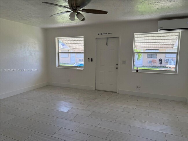 2901 Polk St in Hollywood, FL - Building Photo - Building Photo