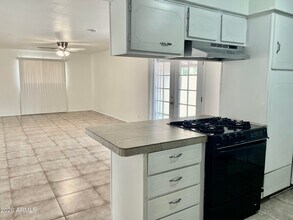 949 W Parkway Blvd in Tempe, AZ - Building Photo - Building Photo