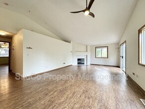 1935 SE 75th Ct in Hillsboro, OR - Building Photo - Building Photo