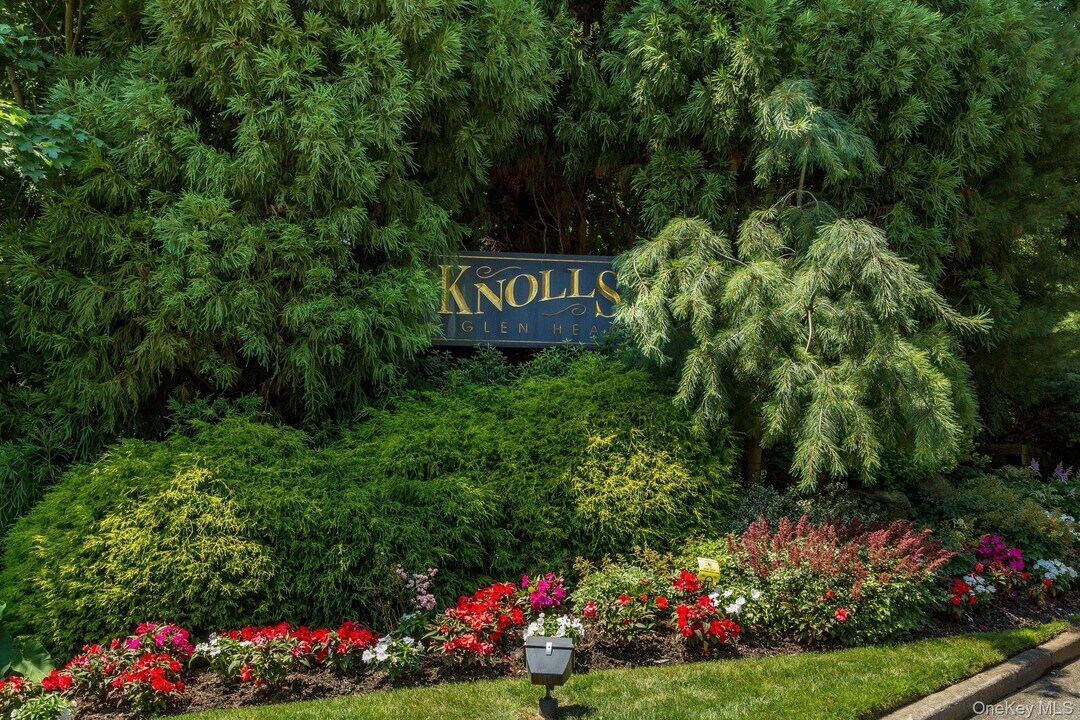 30 The Glen in Glen Head, NY - Building Photo
