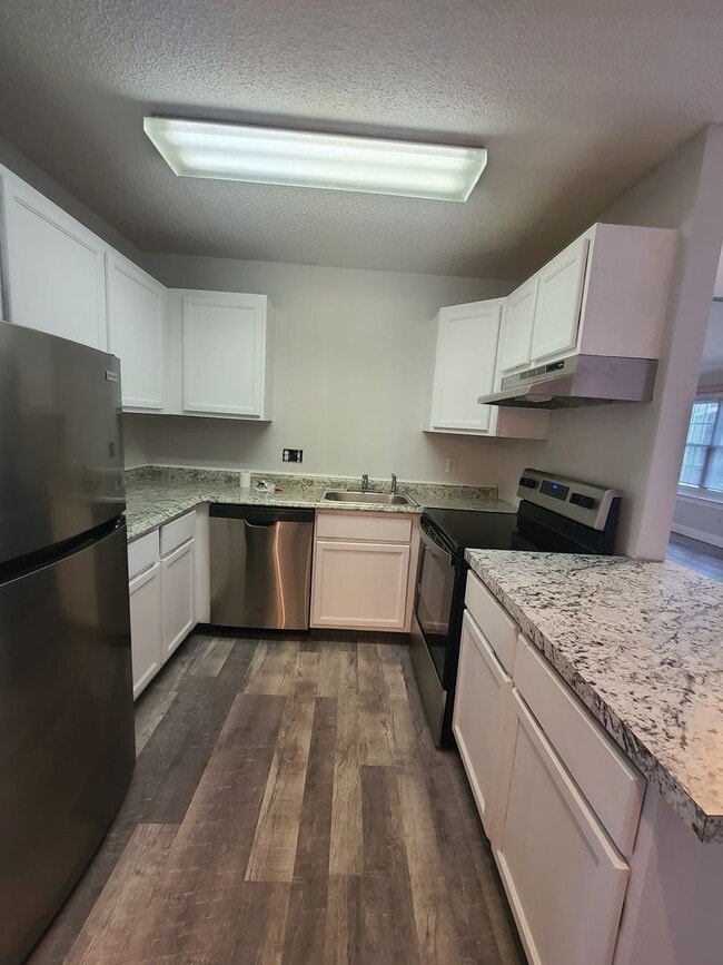 355 Old Tarrytown Rd in White Plains, NY - Building Photo - Building Photo