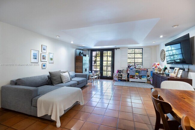 437 Santander Ave in Coral Gables, FL - Building Photo - Building Photo