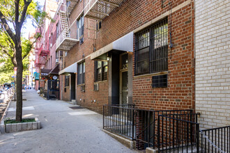 205 E 89th St in New York, NY - Building Photo - Building Photo