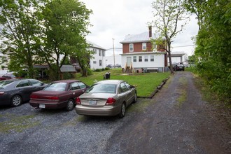 323 W Market St in Harrisonburg, VA - Building Photo - Building Photo