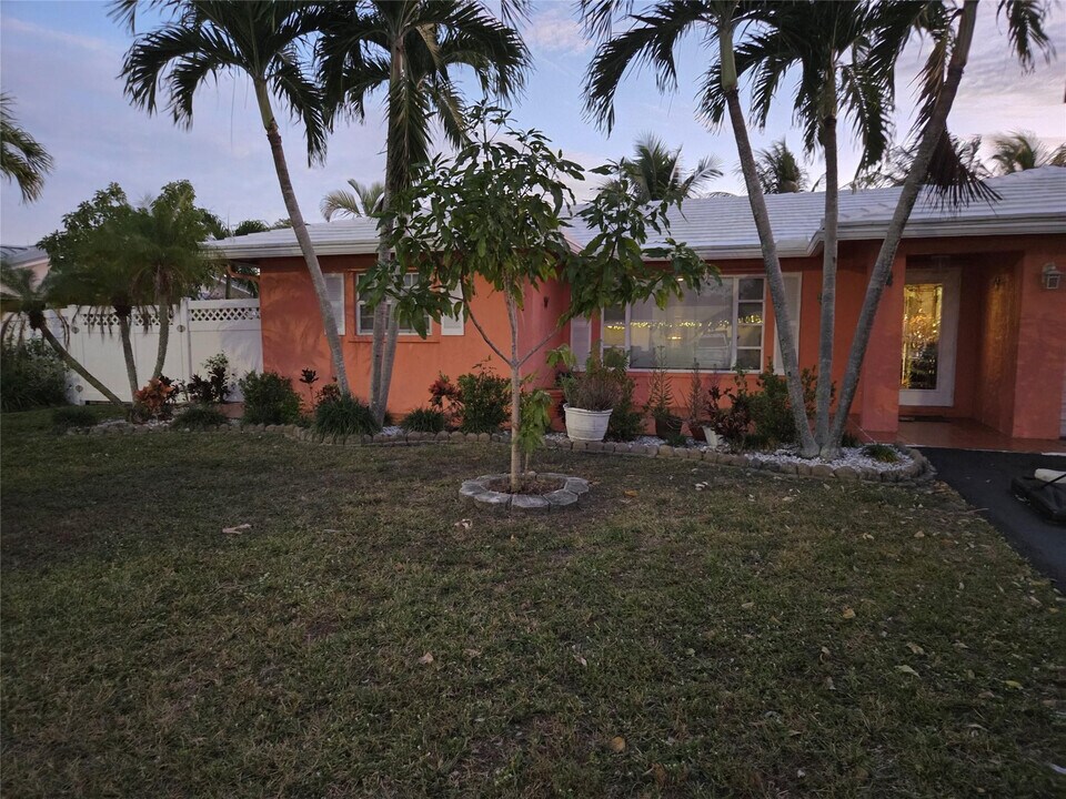 9604 NW 67th Ct in Tamarac, FL - Building Photo