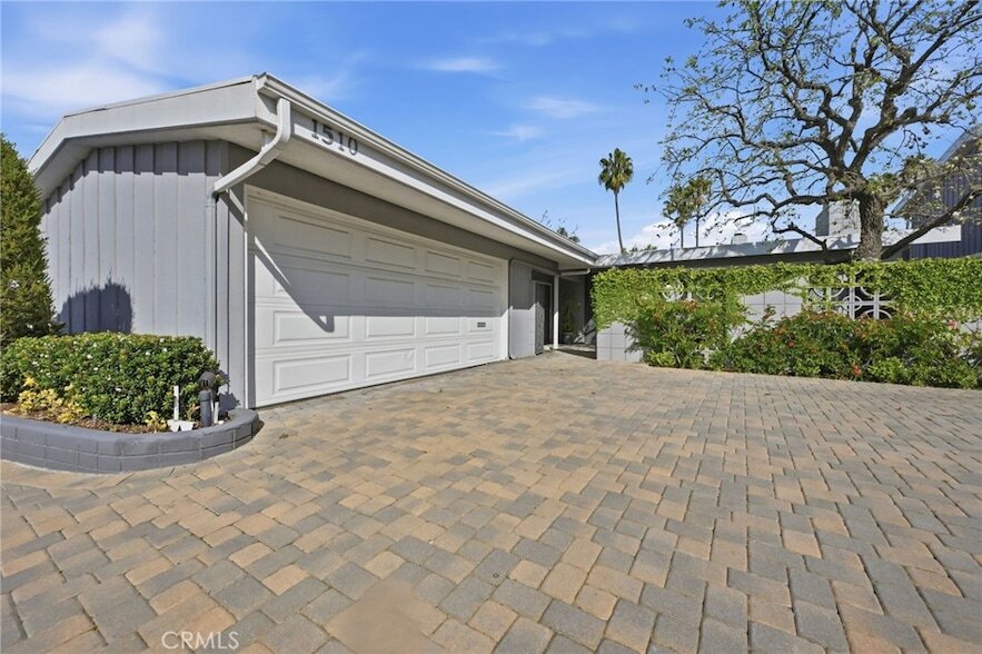 1510 Westcliff Dr, Unit 1 in Newport Beach, CA - Building Photo