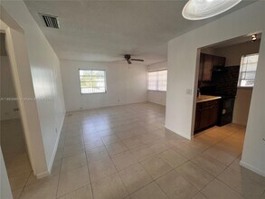 410 SE 4th Ave in Hallandale Beach, FL - Building Photo - Building Photo