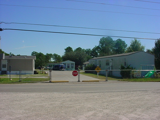 Dolan's Mobile Home Park in Gulfport, MS - Foto de edificio